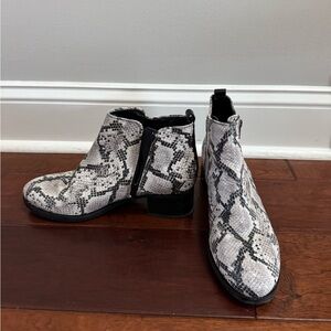 Clark’s women’s ankle boots for sale!
